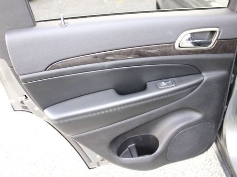 Used 2011 Jeep Grand Cherokee Laredo AWD/4WD image 22