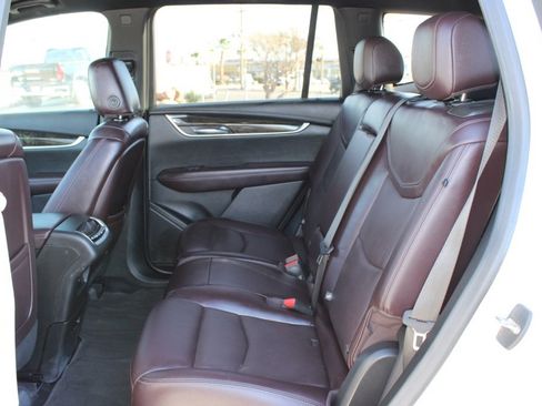 Used 2022 Cadillac XT6 Premium Luxury w/ Technology Package image 17