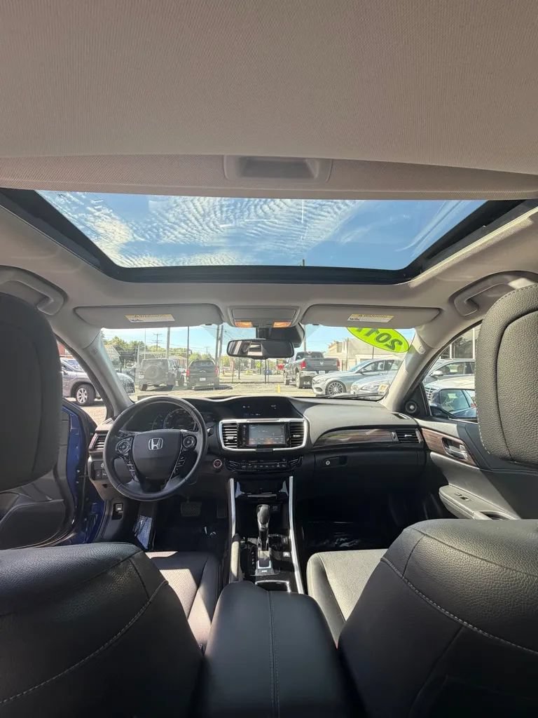 Used 2017 Honda Accord Touring image 23