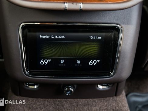 Used 2024 Bentley Bentayga Azure image 36