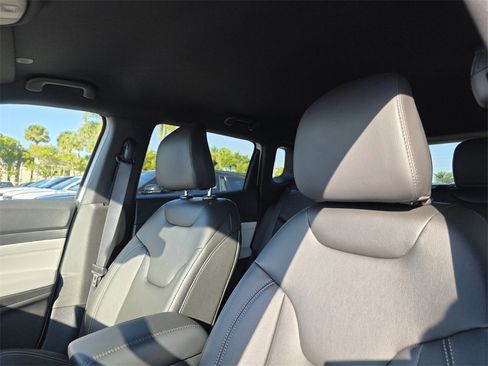 New 2026 Jeep Compass Limited image 11