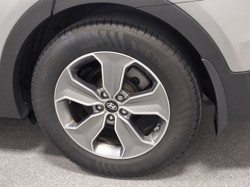 Used 2015 Hyundai Santa Fe GLS image 14