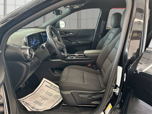 Used 2026 Chevrolet Equinox LT FWD image 9