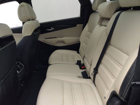 Used 2016 Kia Sorento SX image 18