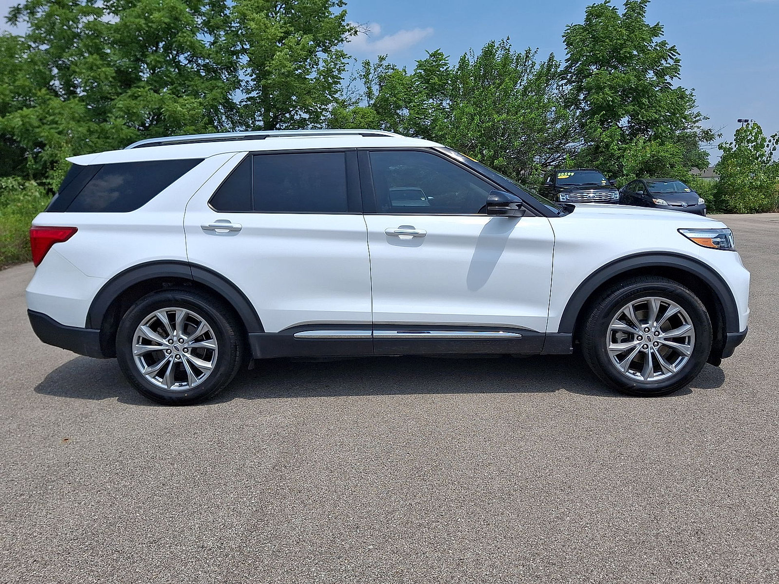 Used 2022 Ford Explorer Limited w/ Equipment Group 301A RWD image 26