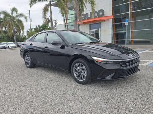 New 2026 Hyundai Elantra Hybrid FWD image 9