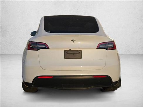 Used 2022 Tesla Model Y Long Range AWD/4WD image 6