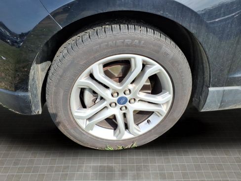 Used 2018 Ford Edge Titanium w/ Equipment Group 301A image 5