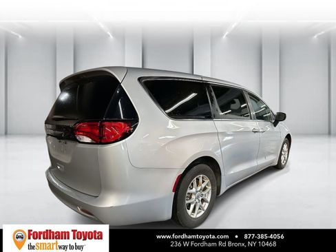 Used 2024 Chrysler Voyager LX image 2