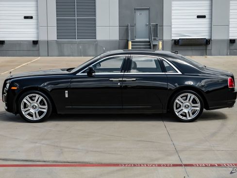 Used 2017 Rolls-Royce Ghost RWD image 9