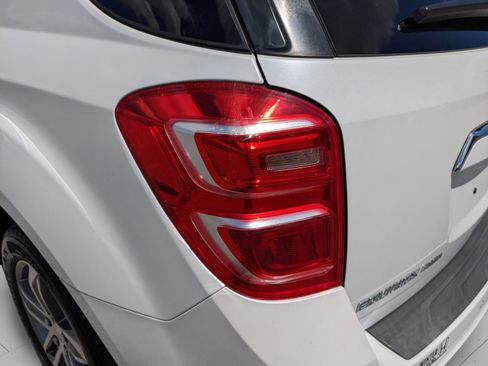 Used 2017 Chevrolet Equinox Premier w/ Enhanced Convenience Package AWD/4WD image 38