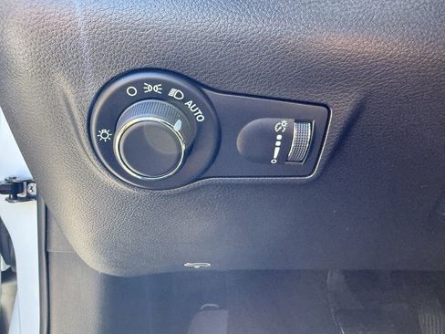 Used 2025 Jeep Compass Sport image 31