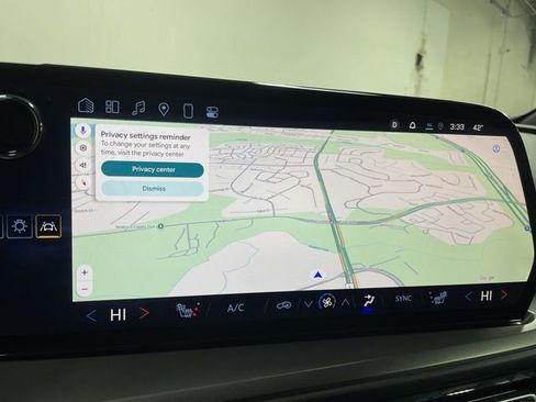 Used 2025 Chevrolet Traverse LT image 18