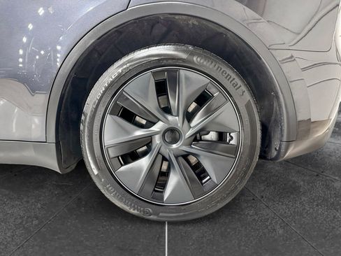 Used 2024 Tesla Model Y Long Range image 31