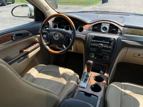 Used 2011 Buick Enclave CXL FWD image 16