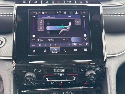 New 2025 Jeep Grand Cherokee L Altitude RWD image 19