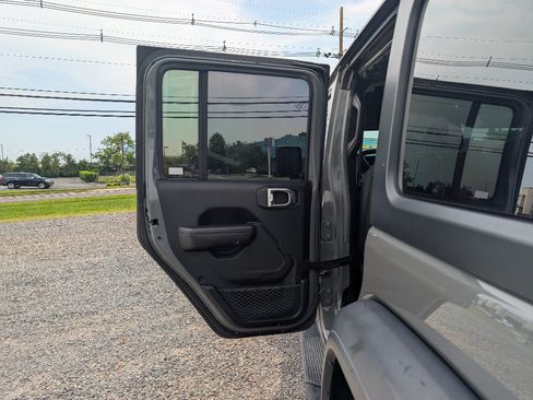 Used 2018 Jeep Wrangler Unlimited Sport S AWD/4WD image 15