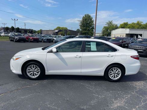 Used 2017 Toyota Camry LE FWD image 4