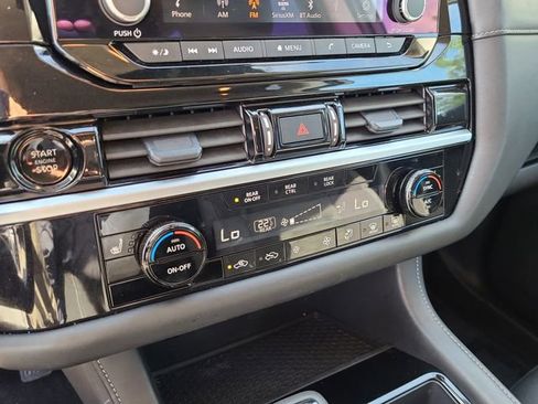 Used 2025 Nissan Pathfinder SV image 33