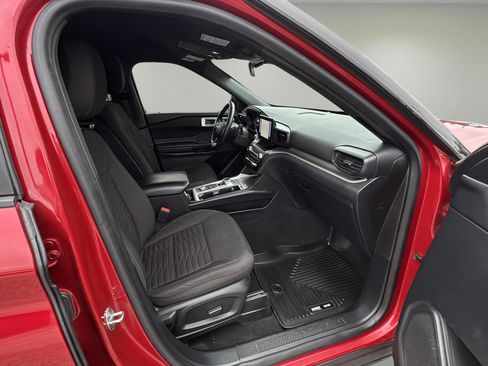 Used 2020 Ford Explorer XLT w/ Comfort Package image 13