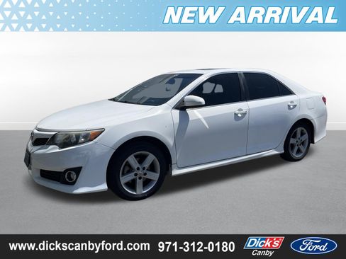 Used 2012 Toyota Camry SE FWD image 1