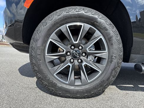 Used 2023 Chevrolet Tahoe Z71 w/ Luxury Package image 12