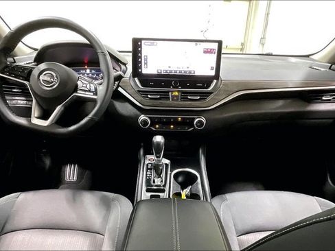 Used 2024 Nissan Altima 2.5 SV w/ SV Premium Package FWD image 15
