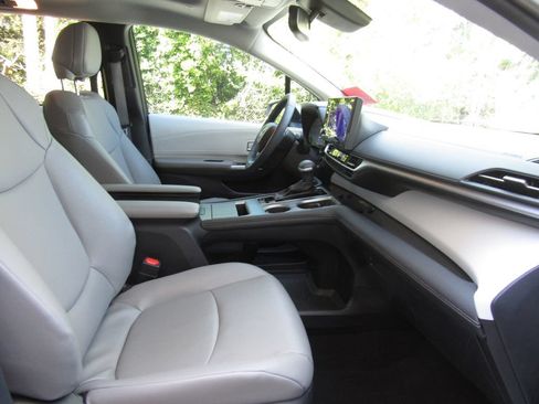 Certified 2025 Toyota Sienna XLE w/ XLE Plus Package AWD/4WD image 20