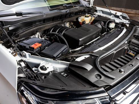 Used 2023 Chevrolet Suburban Premier w/ Premium Package image 44