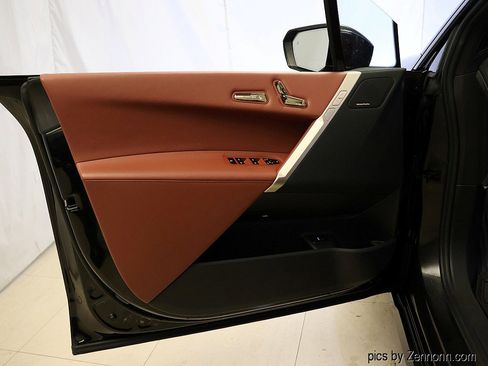 Used 2023 BMW iX xDrive50 w/ Premium Package image 28