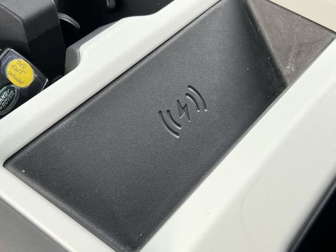 Used 2025 Land Rover Defender 110 S image 32