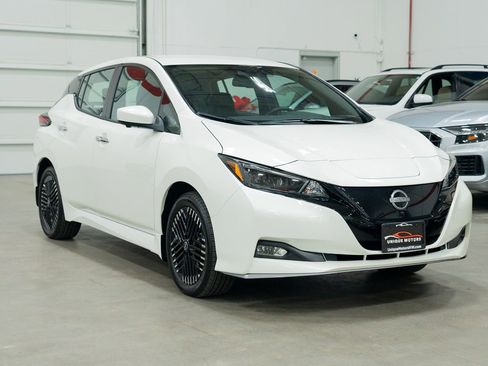 Used 2025 Nissan Leaf SV Plus image 11