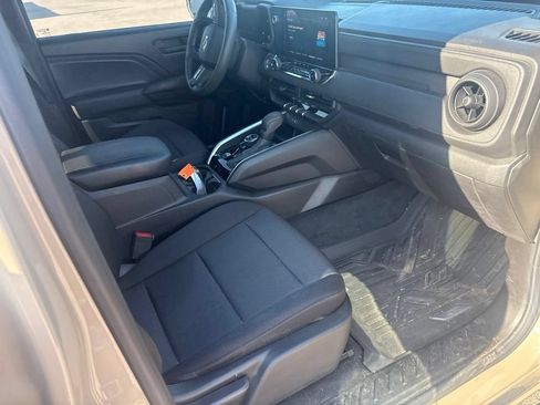 Used 2023 Chevrolet Colorado Trail Boss AWD/4WD image 18