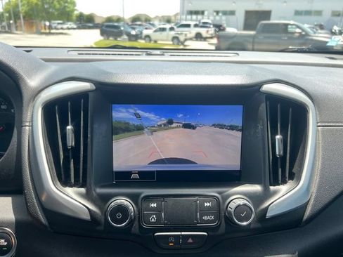 Used 2024 GMC Terrain SLT FWD image 9