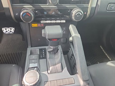 Used 2024 Toyota Tacoma TRD Sport AWD/4WD image 18