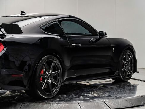 Used 2021 Ford Mustang Shelby GT500 w/ Carbon Fiber Track Pack image 24