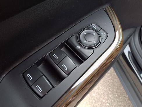 Certified 2022 GMC Acadia SLE w/ Driver Convenience Package image 22