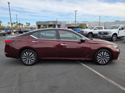 Used 2024 Nissan Altima 2.5 SV FWD image 7