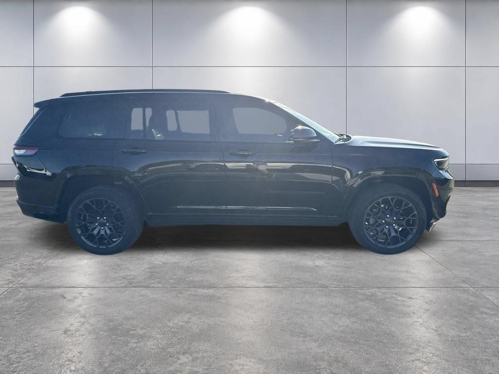 Used 2023 Jeep Grand Cherokee L Summit w/ Advanced Protech Group IV AWD/4WD image 4