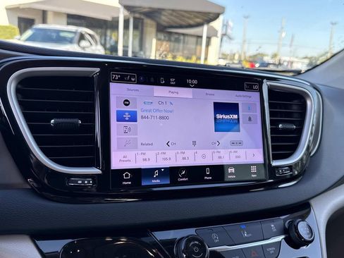 Used 2022 Chrysler Pacifica Touring-L image 26