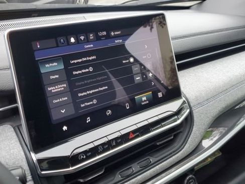 Certified 2024 Jeep Compass Latitude image 15