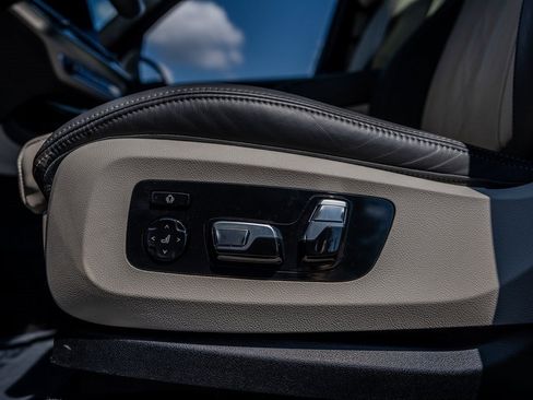 Used 2025 BMW X7 M60i image 18