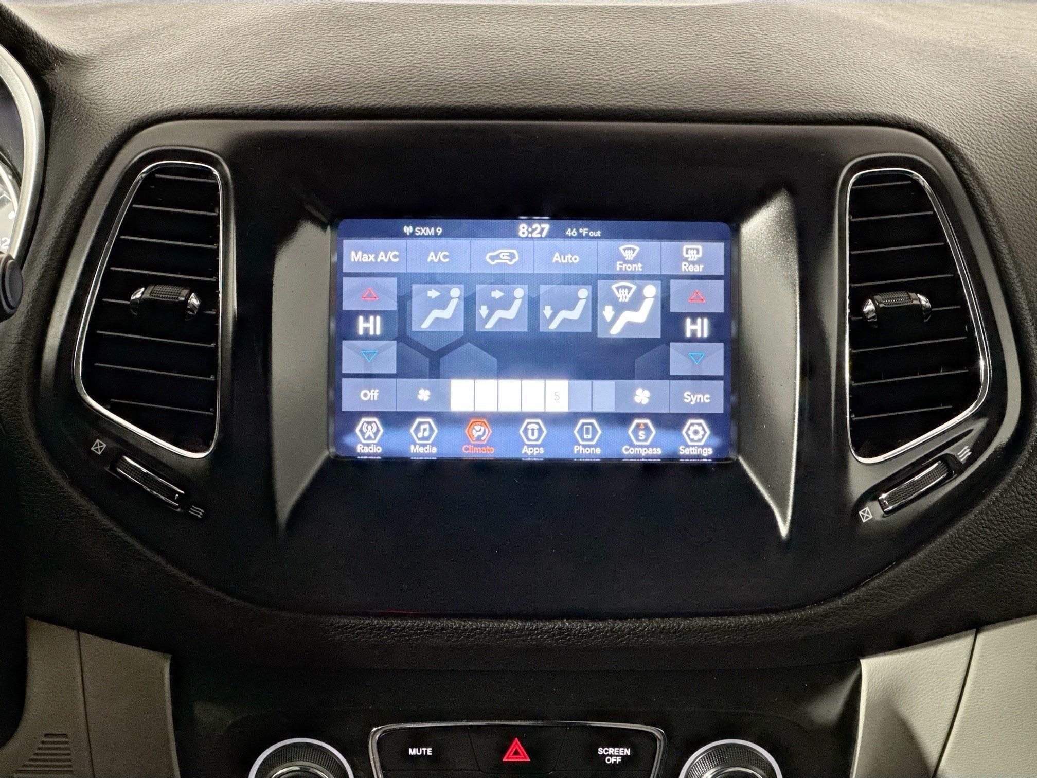 Used 2021 Jeep Compass Latitude FWD image 29