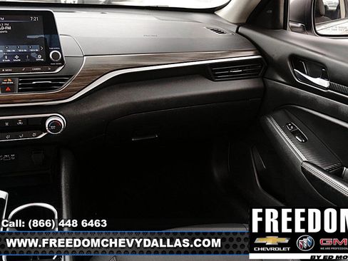 Used 2024 Nissan Altima 2.5 SV FWD image 31