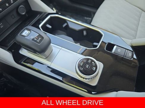 Used 2025 Mitsubishi Outlander AWD image 26