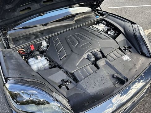 Used 2024 Porsche Cayenne S image 30