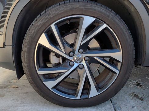 Used 2020 Volvo XC40 T4 R-Design image 16