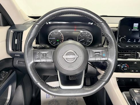 Used 2022 Nissan Pathfinder SL AWD/4WD image 21