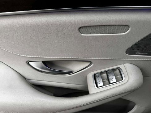 Used 2017 Mercedes-Benz S 550 Sedan image 31