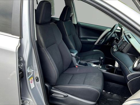Used 2018 Toyota RAV4 XLE w/ Plus Extra Value Package FWD image 29